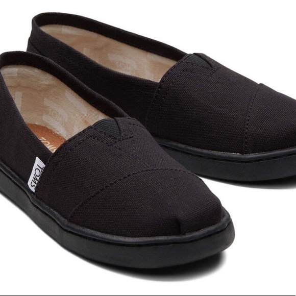 Toms Other - Toms Youth Canvas shoes size 1.5🎉HP🎊